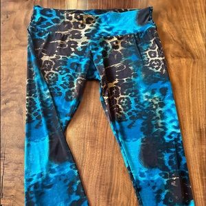 Onzie Crop Leggings Print Size M/L Print